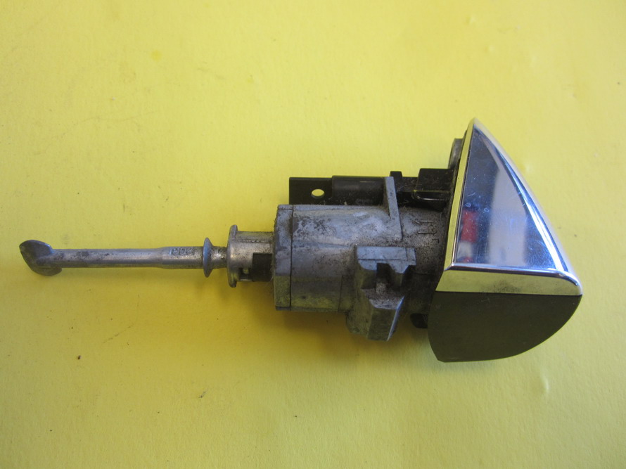 Mercedes Benz LEFT FRONT DOOR LOCK CYLENDER Used Auto Parts